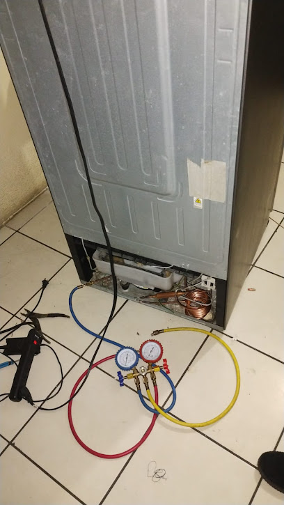 Reparación de refrigeradora con manómetros Guatemala